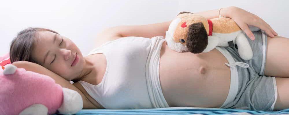 Bà bầu mơ thấy bơi trong sông