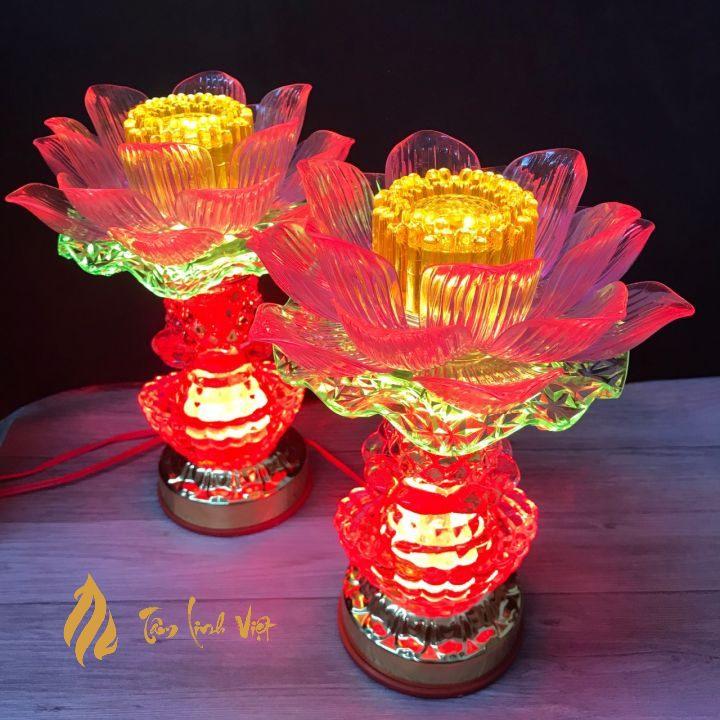 Bàn thờ Ông Thần Tài sáng bóng
