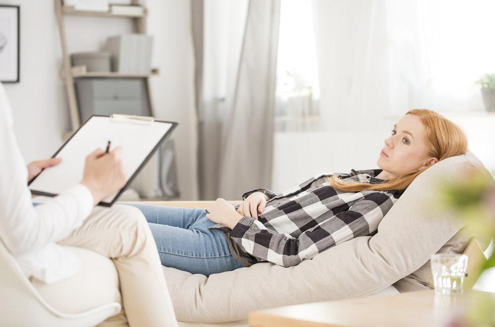 Giải Mã Giấc Mơ Thấy Bạch Xà Đánh Con Gì?