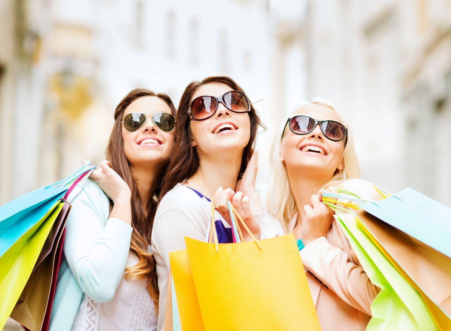 Mơ thấy đi shopping với bạn bè