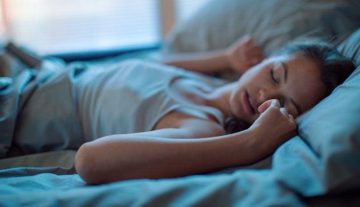 Nằm Mơ Thấy Công An Bắt Người Khác Đánh Con Gì?