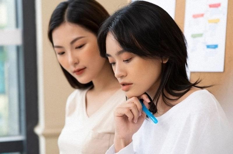 Giải mã giấc mơ thấy em dâu cho tiền