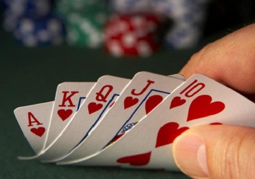 Nằm Mơ Thấy Mắt Trái Giật Hên Hay Xui? Giải Mã & Số Đề