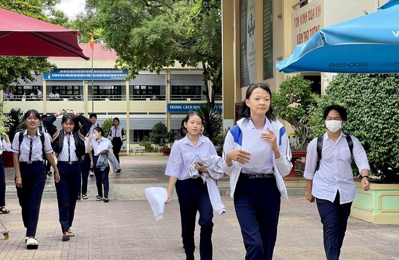 Giải Mã Giấc Mơ Thấy Mình Bị Chảy Máu Kinh Đánh Con Gì?