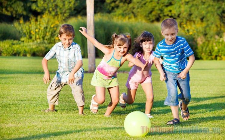 Mơ Thấy Em Cười Đánh Con Gì?
