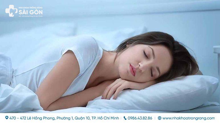 Mơ thấy răng của người khác bị gãy