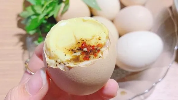 Mua trứng ngỗng bị vỡ