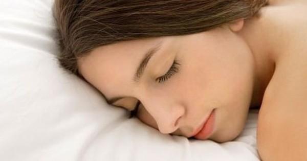 Nằm mơ thấy bà cụ đánh đề con gì?