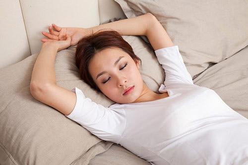 Nằm Mơ Thấy Con Nít Đánh Số Gì? Giải Mã Chi Tiết
