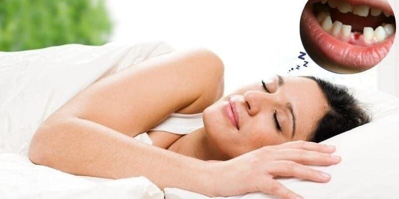 Giải Mã Giấc Mơ Thấy Người Yêu Cũ Ôm Hôn Mình và Số Đề Liên Quan