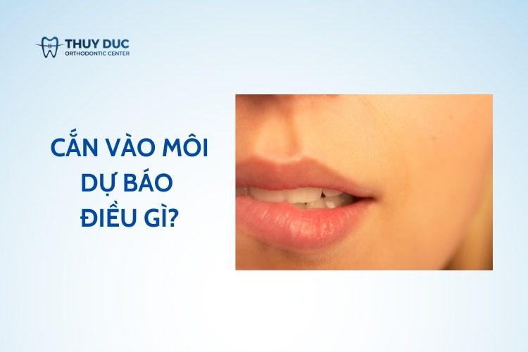 Nằm mơ thấy tóc trong miệng - Cảm giác bực bội