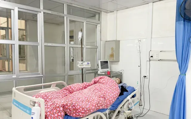 Ngã từ núi đá cao
