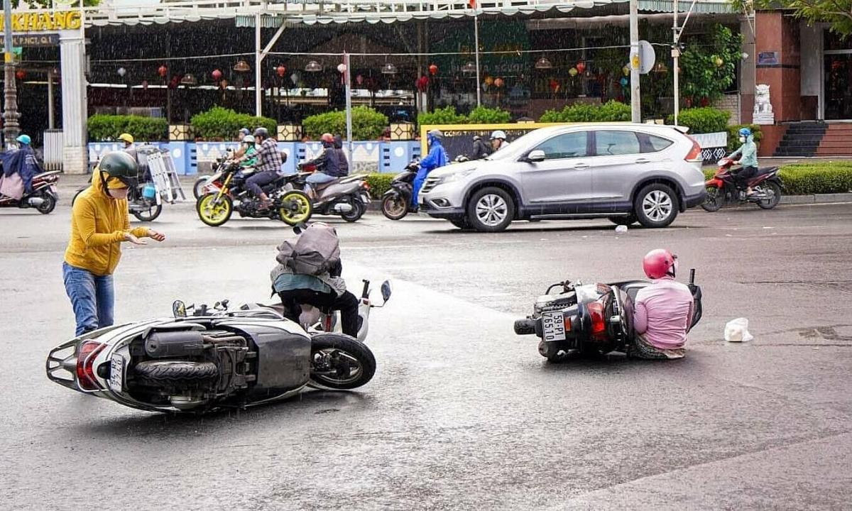 Nằm mơ thấy bà cụ đánh đề con gì?
