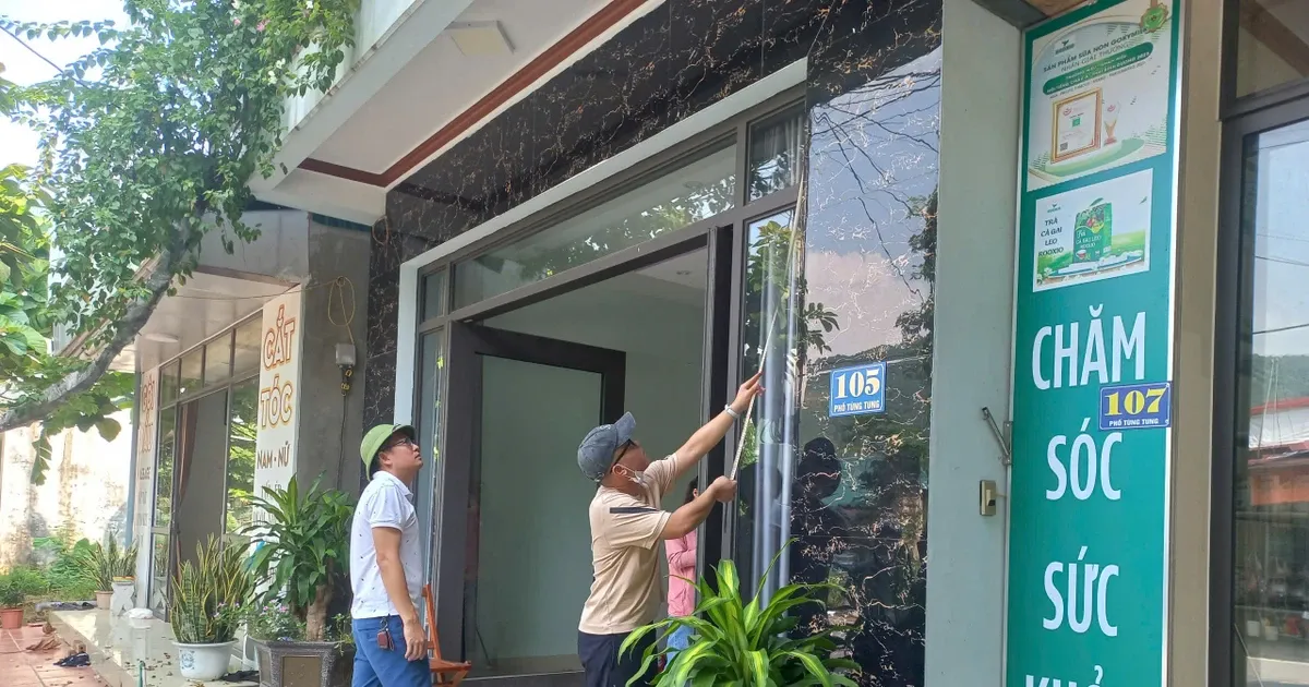Nhà Bị Đất Sụt