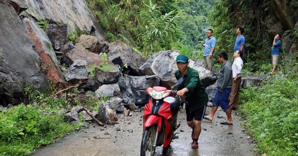 Núi đá sụp đổ kinh hoàng