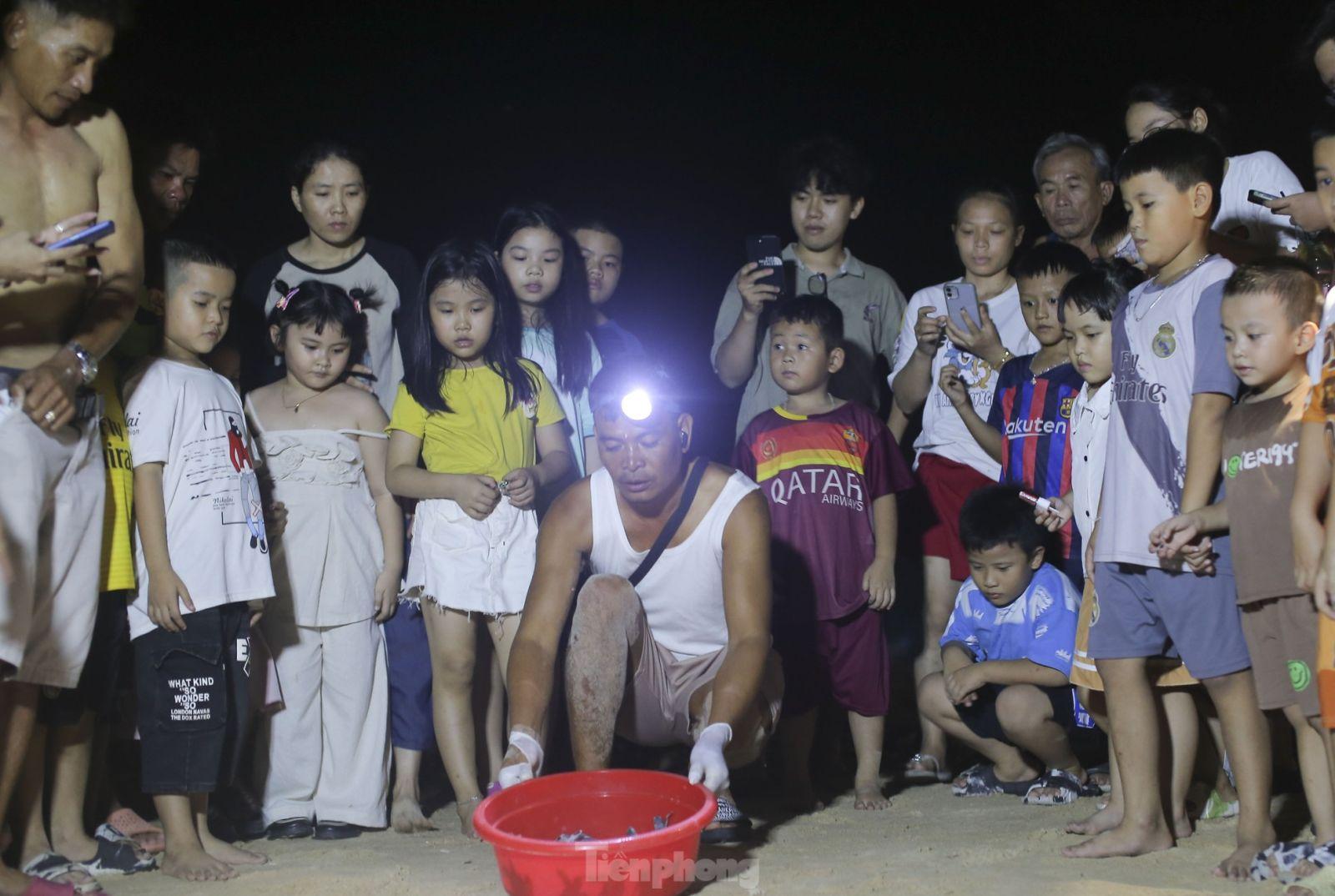 Giải Mã Giấc Mơ Nước Mưa Tràn Vào Nhà và Số Đề Liên Quan