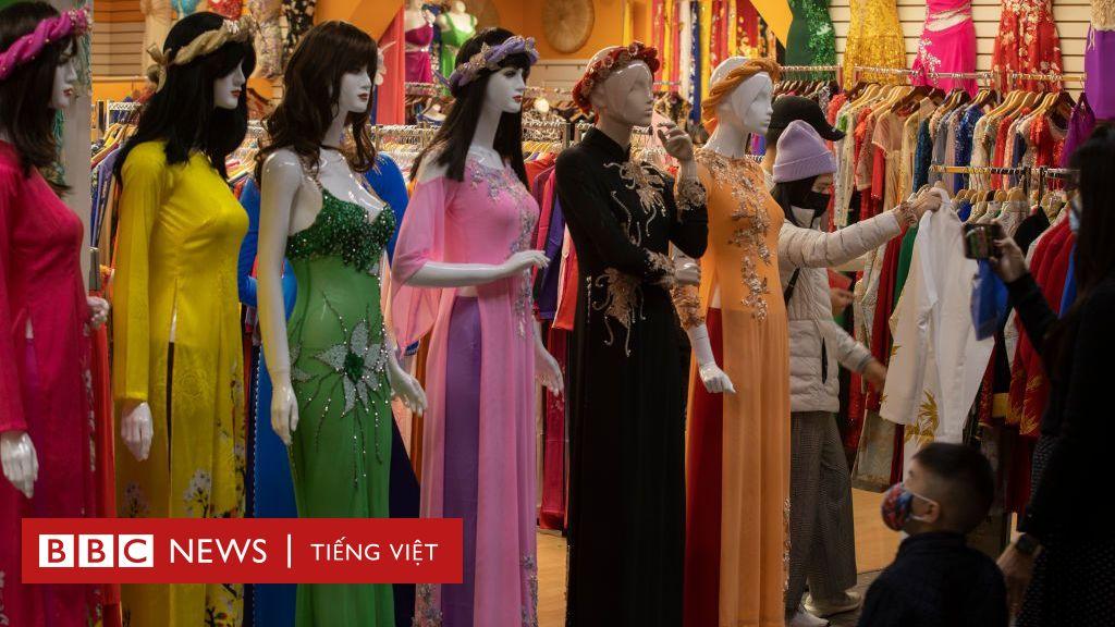 Nằm mơ thấy bà cụ đánh đề con gì?